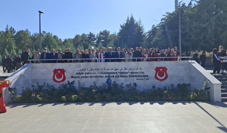 29 EKİM CUMHURİYET BAYRAMI KAPSAMINDA ŞEHİTLİK ZİYARETİ GERÇEKLEŞTİRİLDİ