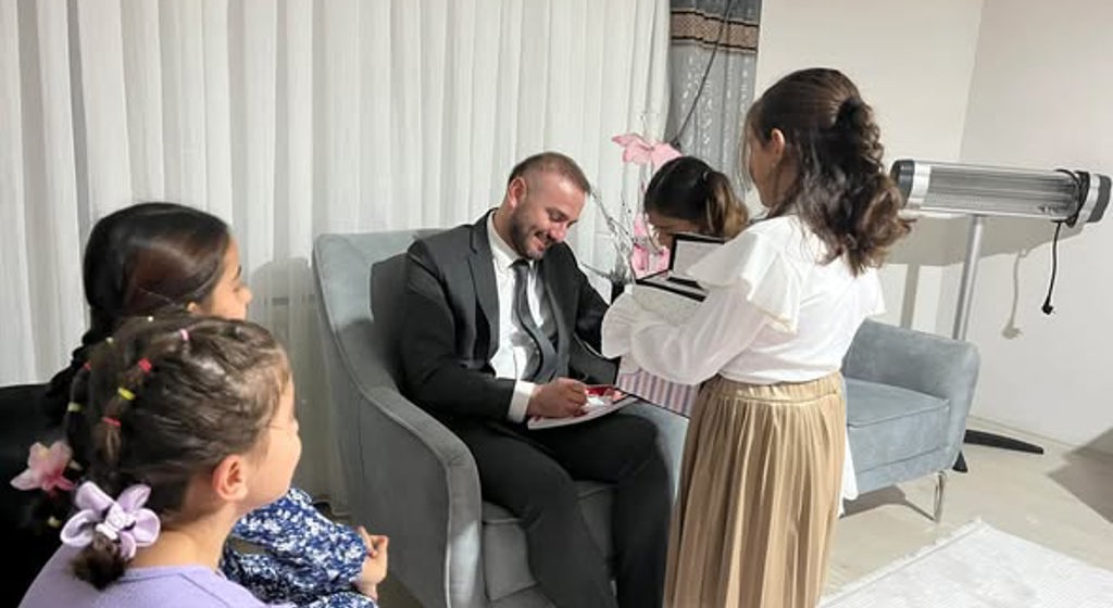 Gönüllere dokunmak, tebessüm olmak...