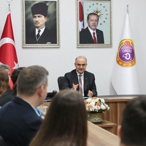 Çocuk Hakları Ekseninde COP31 Karadeniz Zirvesi Kapsamında İlimize Gelen Heyet, Vali Erol'u Ziyaret Etti - fotoğraf 4