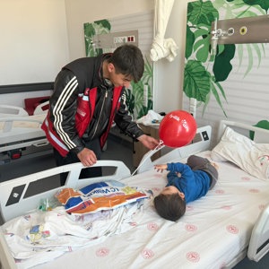 📌İyilik Var Kapsamında Hastanede Tedavi Gören Çocuklara Moral Ziyareti - fotoğraf 5