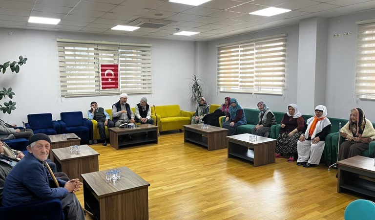  GÖNÜLLERE DOKUNAN CUMA SOHBETLERİ