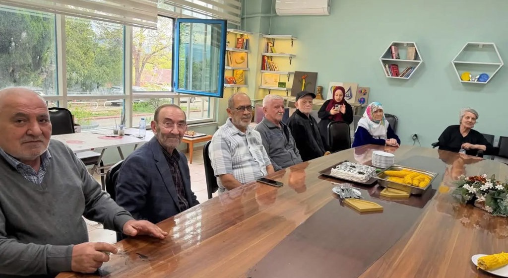Yüzlerindeki Gülümseme, Hayat Tecrübeleriyle Aydınlanan Yollarına Işık Olan Kıymetli Çınarlarımız...
