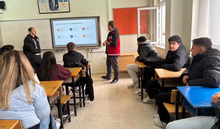 Babaeski’de Lise Öğrencilerine Güvenli İnternet ve Aile Eğitimi
