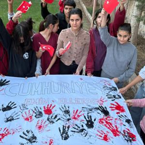Kilis Çocuk Hakları Komitesi’nden “Cumhuriyet Emin Ellerde” Yürüyüşü - fotoğraf 2