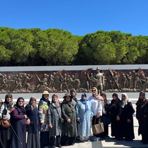 Çanakkale, Bursa ve Eskişehir gezi programına katılan kıymetli şehit annelerimiz, anlamlı gezi programını tamamladı. - fotoğraf 3