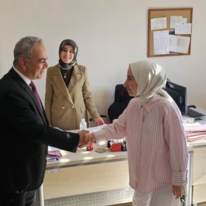 İl Müdürümüz Sayın Ömer Faruk ERGÜN, Doğanşehir ilçemizde faaliyet yürüten Sosyal Hizmet Merkezimize ziyaret gerçekleştirdi. - fotoğraf 1