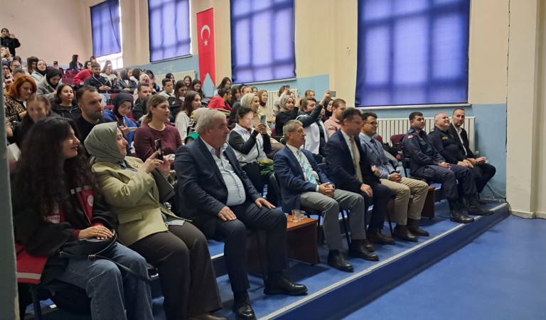 Babaeski’de “Bağımsız Gençlik İçin Stressavar Kampüs Şenliği” Düzenlendi
