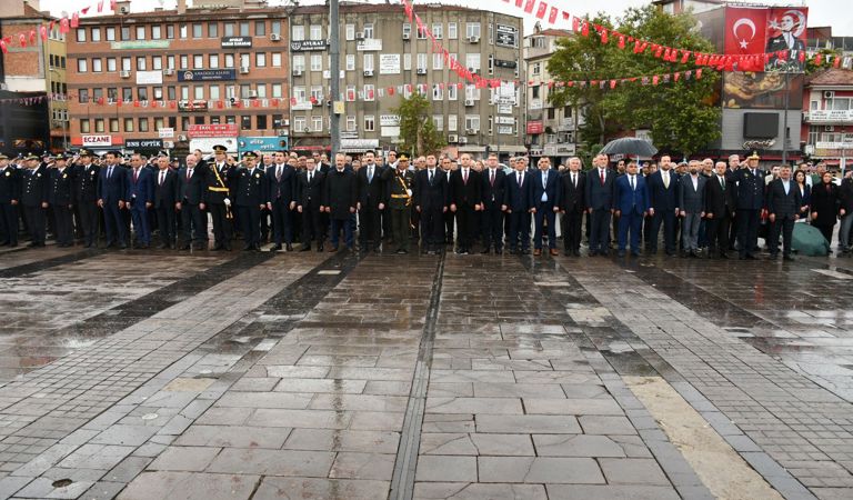 30 Ağustos Zafer Bayramı’nın 104. Yıldönümü dolayısıyla “Çelenk Sunma Töreni” gerçekleştirildi.