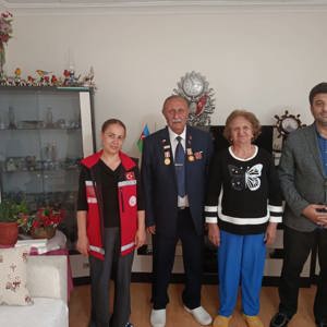 Kurum idarecilerimiz, 19 Eylül Gaziler Günü münasebetiyle ilimizde ikamet eden kahraman Gazilerimizi ziyaret ederek Sayın Bakanımız Mahinur ÖZDEMİR GÖKTAŞ’ın selamlarını ilettiler. - fotoğraf 3