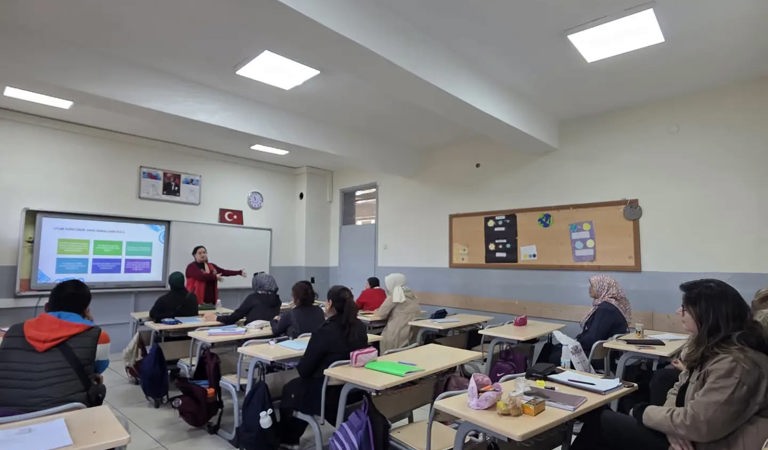 Okul ve Aile İletişimi Eğitimi Gerçekleştirildi