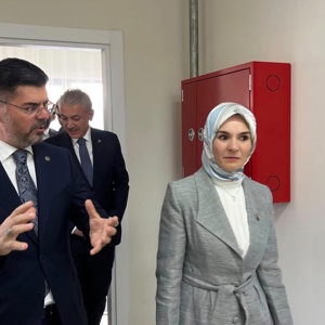 Havalimanında karşılanan Sayın Bakanımız, Valiliğe teşriflerinde Valimiz Sayın Tuncay Akkoyun tarafından karşılandı ve Valilik Şeref Defteri’ni imzaladı.  - fotoğraf 3