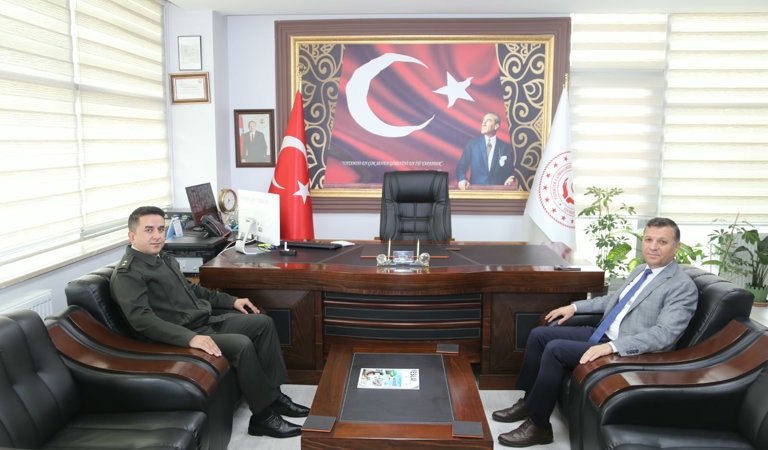 Kırşehir Askerlik Şubesi Başkanı Personel Üsteğmen Mehmet Köse, İl Müdürümüz Abdurrahman Bilgiç’i ziyaret etti.