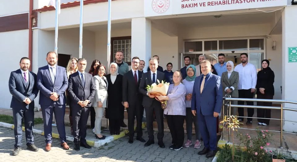 Valimiz Sayın Oktay Çağatay, Safranbolu Engelsiz Yaşam Bakım ve Rehabilitasyon Merkezini Ziyaret Etti