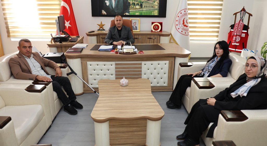 Beyazay Derneği Şanlıurfa Şube Başkanı Berna EKEMEN’den İl Müdürümüz Fatih YILMAZ’a Ziyaret