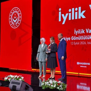 İyilik Var Platformu Lansmanında Ünye’den Anlamlı Gurur Yeşim Eroğlu’na Teşekkür Plaketi - fotoğraf 1