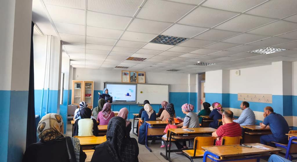 Dulkadiroglu’nda Velilere Yonelik “Okul ve Aile” Konulu Egitim Duzenlendi