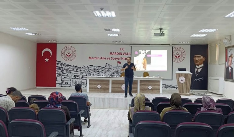 1 Ekim Dünya Yaşlılar Günü vesilesiyle, hizmet modellerimizden faydalanan ailelerimize yönelik “Yaşlılarla İletişim” konulu eğitim düzenledik.
