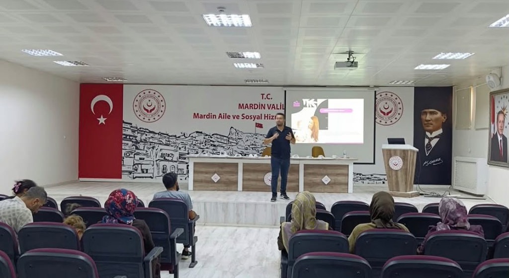 1 Ekim Dünya Yaşlılar Günü vesilesiyle, hizmet modellerimizden faydalanan ailelerimize yönelik “Yaşlılarla İletişim” konulu eğitim düzenledik.