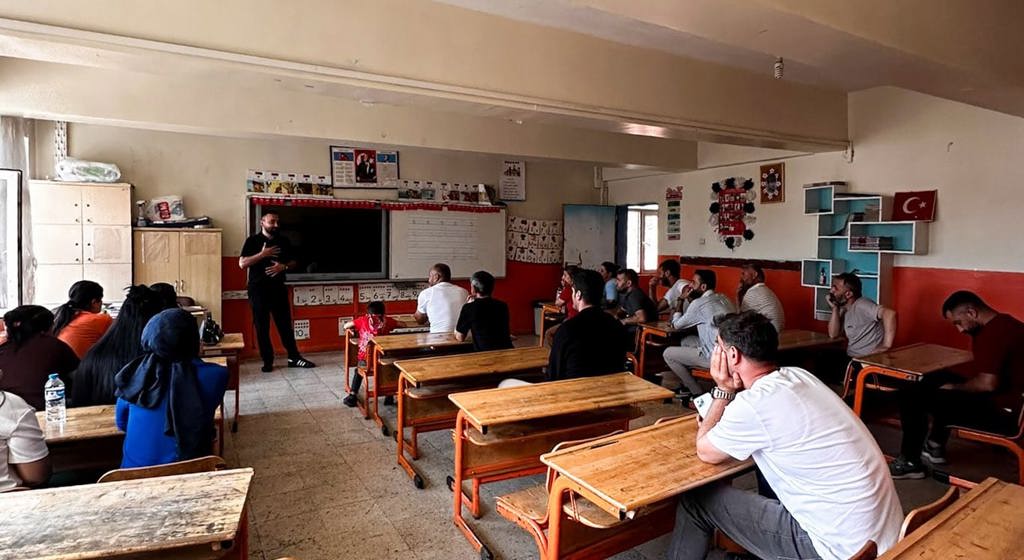 Çukurca’da Velilere Yönelik "Okul ve Aile" Semineri Düzenlendi