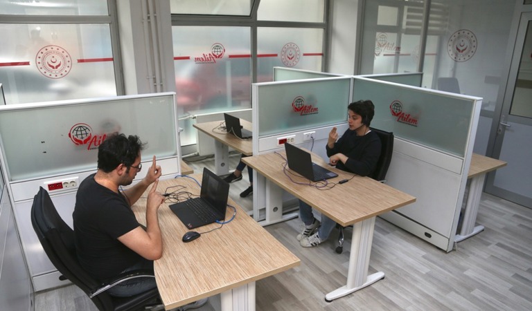 AİLEM Engelsiz İletişim Merkezi 335 bin 288 çağrıya çeviri desteği sağladı