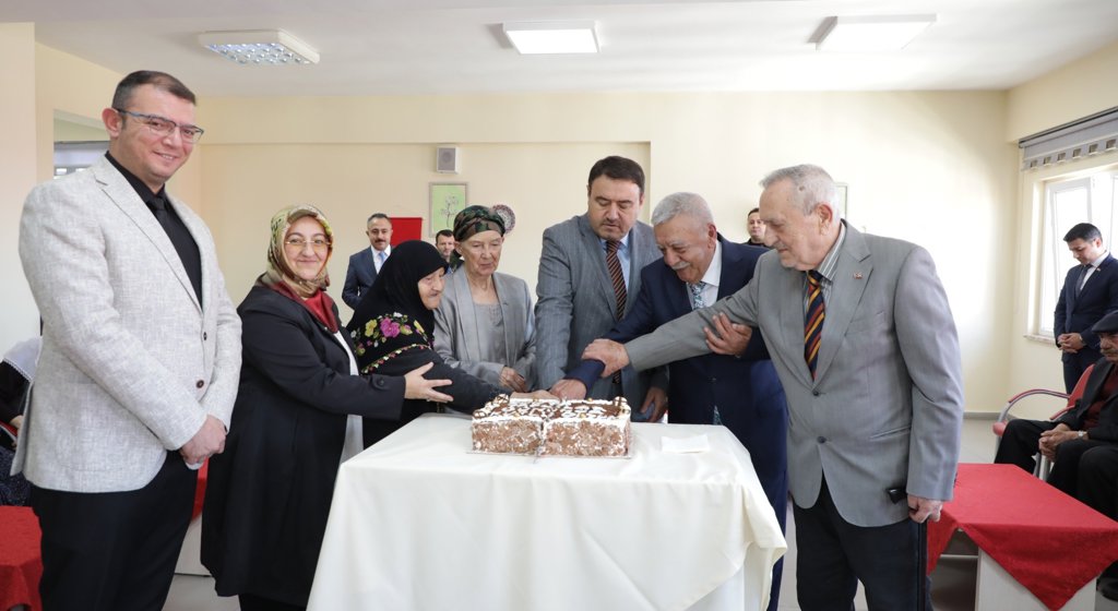 Dünya Yaşlılar Günü Huzurevinde Kutlandı