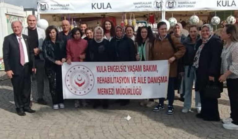 Kula Engelsiz Yaşam Merkezi Sakinleri Manisa Kültür ve Sanat Festivali’ne Katıldı