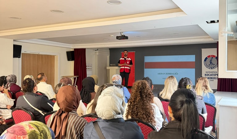 Aile Eğitim Programı ile Ailelerimizin Günlük Yaşamını Kolaylaştıracak Bilgi ve Becerileri Paylaşmaya Devam Ediyoruz