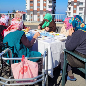 Büyüklerimizle Birlikte Kuruluş Bahçesinde Mangal Etkinliği Düzenlendi. - fotoğraf 1