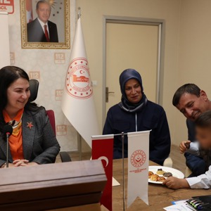 Düzce’de Koruyucu Aile Hizmeti Değerlendirme Toplantısı ve Çocuk-Aile Buluşmaları Programı Gerçekleştirildi. - fotoğraf 4