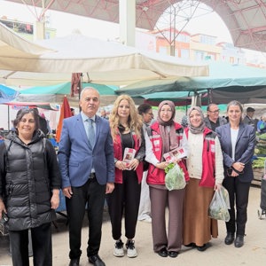  İl Müdürlüğümüze bağlı Burdur SOSYAL HİZMET MERKEZİ Müdürlüğümüz tarafından Merkez Salı Pazarı’nda vatandaşlarımızla bir araya gelinerek bilgilendirme faaliyeti gerçekleştirildi. - fotoğraf 11
