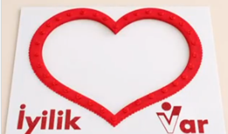 İyilik Var Projesiyle Çocuklarımızın Yüzünde Tebessüm: Bir Makas, Bin Tebessüm!