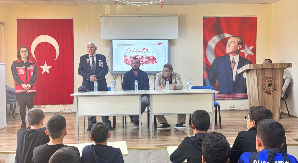 #AnamurSHM tarafından Vatan ve Kahramanlık Buluşmaları Projesi kapsamında Bozyazı Anadolu Lisesine gidilmiştir. Milletimizin birliği ve ülkemiz için cesaret ve fedakarlık gösteren kahraman Gazilerimiz hayat hikayelerini ve yaşadıkları tecrübelerini paylaşarak öğrencilere vatan sevgisi ve bayrak bilinci oluşturulmuştur