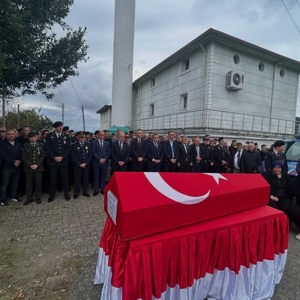 Kıbrıs Gazimiz Cemil Aydın Askeri Törenle Son Yolculuğuna Uğurlandı - fotoğraf 1