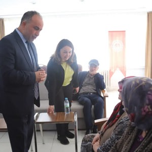Dr. İsmail Işık Huzurevimizde Sıkma Etkinliği Düzenlendi - fotoğraf 1
