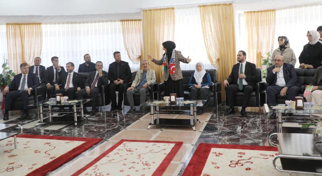 AK Parti Genel Başkan Yardımcısı Sayın Hülya TERZİOĞLU ve Beraberindeki Heyetten Gazi Huzurevi’ne Ziyaret