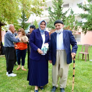 Dr. Selma Ünlüer Hanımefendiden Huzurevi Sakinlerine Anlamlı Ziyaret - fotoğraf 6