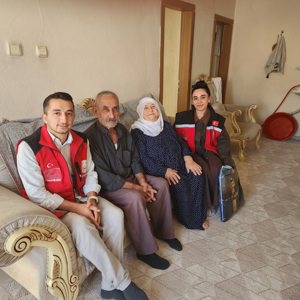 Elbistan’da Nesilden Nesile İyilik Köprüsü: Gönüllü Berberlerden Büyüklerimize Anlamlı Hizmet - fotoğraf 1