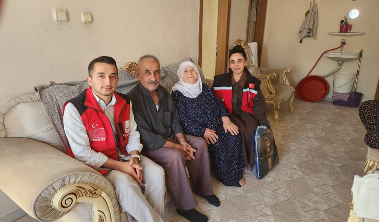 Elbistan’da Nesilden Nesile İyilik Köprüsü: Gönüllü Berberlerden Büyüklerimize Anlamlı Hizmet
