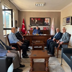 İlim Yayma Cemiyeti Karabük Şube Başkanı İsmail Kökcü ve beraberindeki yönetim kurulu üyeleri, İl Müdürümüz Sayın Sami ÇİFT’i makamında ziyaret etti. - fotoğraf 1