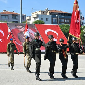 Manisa 8’inci Komando Eğitim Tugay Komutanlığında Sancak Teslim Töreni Gerçekleştirildi - fotoğraf 7